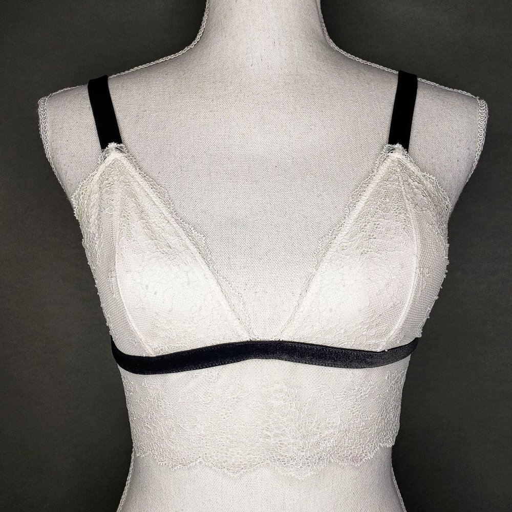 Victoria's Secret Fully Laced Velvet Strap‎ Bralette M